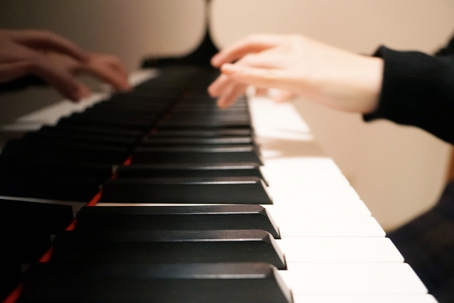 ピアノの初心者でも独学で弾けるようになる？独学成功のポイント
